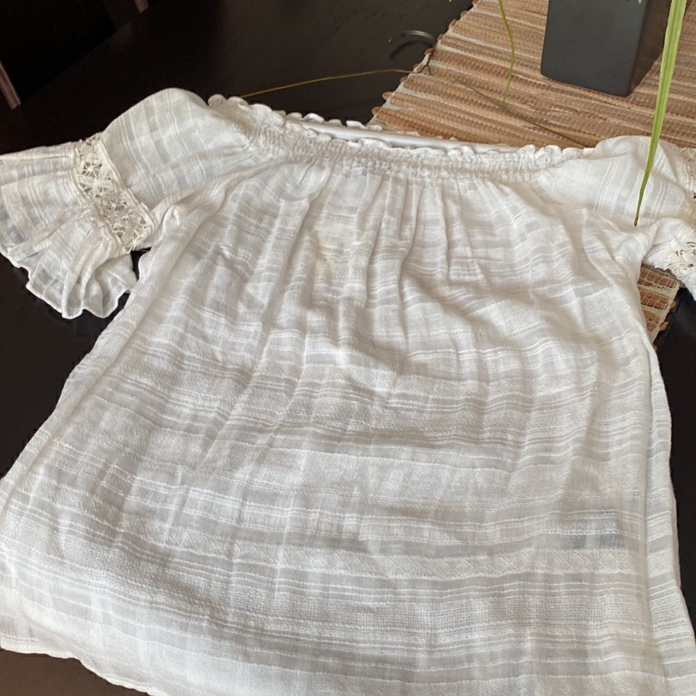 Sheer white boho top can be worn on or off the shoulder NWT 100% cotton XL
